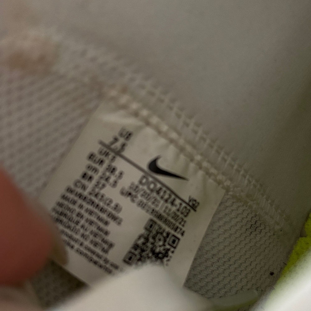 Nike White and Red High-Tops - BLAZERS - Picture 5 of 6